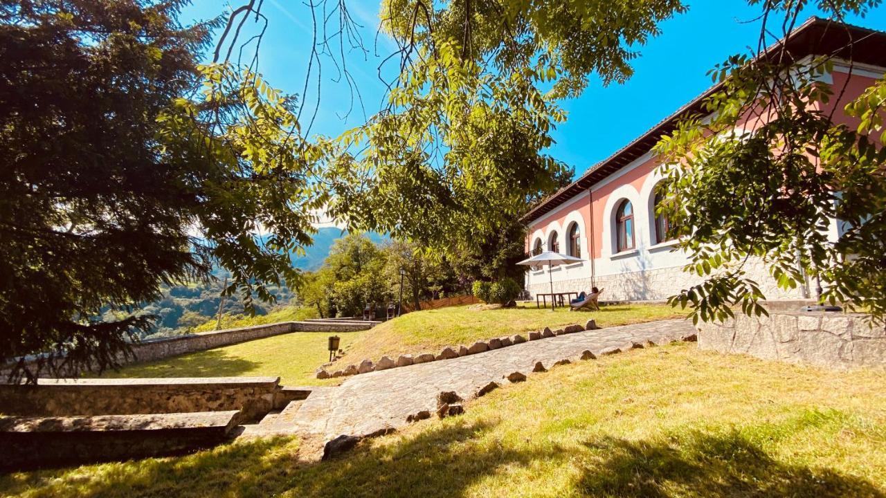 Apartamentos Rurales "Les Escueles De Collia" Exterior photo